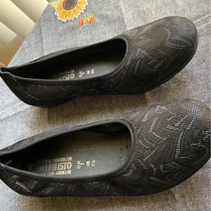 Mephisto Emilie Black Pixel Embossed Leather Ballet Ballerina Flats Size 9.5